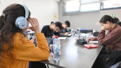 Mersin Büyükşehir Belediyesi, kent genelinde hizmet veren 15 okuma salonu