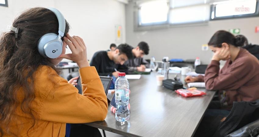 Mersin Büyükşehir Belediyesi, kent genelinde hizmet veren 15 okuma salonu