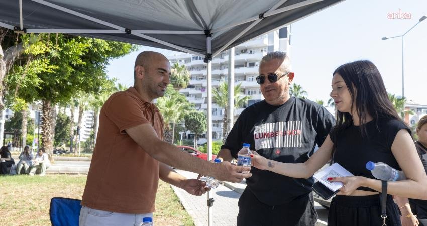 Mersin Büyükşehir Belediyesi, YKS’ye giren öğrencileri sınav gününde yalnız bırakmadı.
