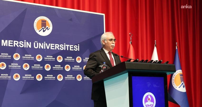 Anayasa Mahkemesi Başkanı Kadir Özkaya, Mersin Üniversitesi'nde öğrencilerin katılımıyla düzenlenen