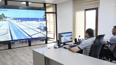 Mersin Büyükşehir Belediyesi, sahil bandında yayaların ve bisiklet kullanıcılarının güvenliğini