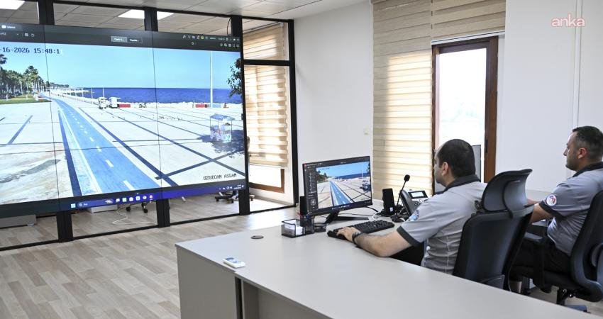 Mersin Büyükşehir Belediyesi, sahil bandında yayaların ve bisiklet kullanıcılarının güvenliğini