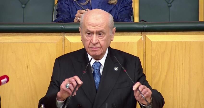 MHP Grup Toplantısı… Bahçeli: “Bu noktada CHP’ye ve Sayın Özgür Özel’e düşen; ateşe körükle gitmek değil, aklıselimle hareket etmektir” MHP Genel Başkanı Devlet Bahçeli, "Sayın Özgür Özel’e tavsiyemiz açıktır: