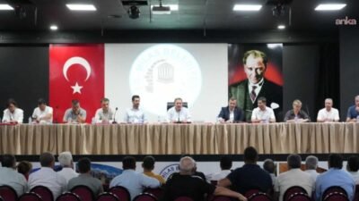 Milas Belediye Başkanı Fevzi Topuz, mahalle muhtarlarıyla bir araya geldi.