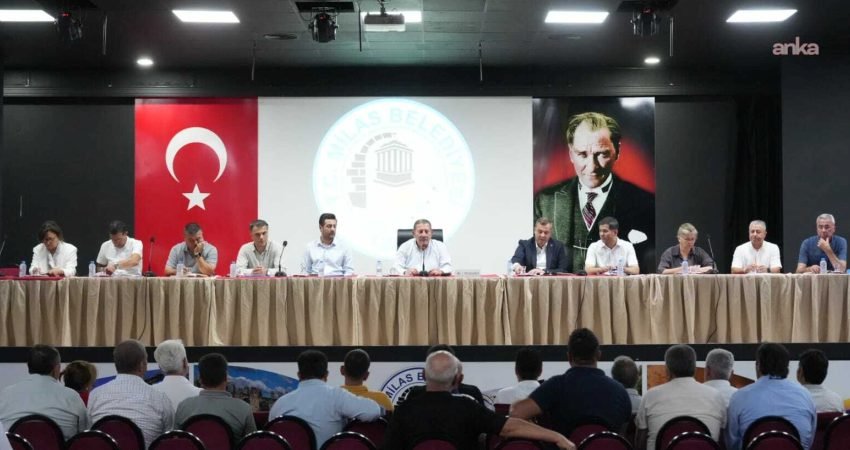 Milas Belediye Başkanı Fevzi Topuz, mahalle muhtarlarıyla bir araya geldi.