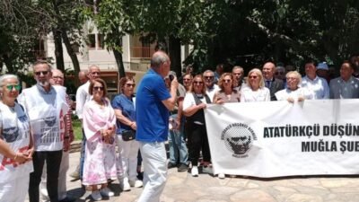 Muğla'da Atatürkçü Düşünce Derneği (ADD) öncülüğünde bir araya gelen siyasi