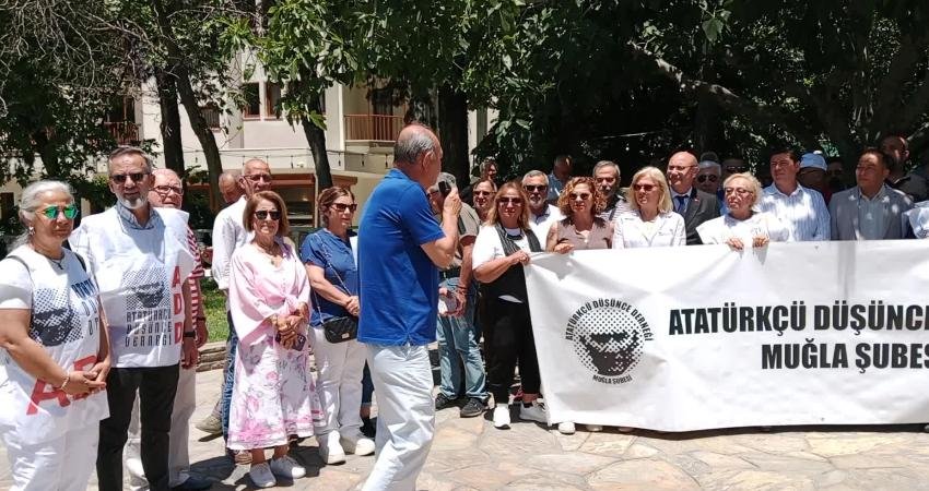 Muğla'da Atatürkçü Düşünce Derneği (ADD) öncülüğünde bir araya gelen siyasi
