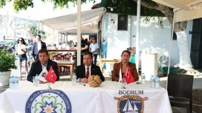 Muğla Büyükşehir Belediye Başkanı Aras, sektör temsilcileriyle bir araya geldi Kıyı Belediyeler Birliği ve Muğla Büyükşehir Belediye Başkanı Ahmet Aras,
