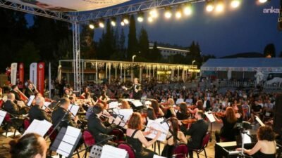 Muğla Büyükşehir Belediyesi Senfoni Orkestrası, Menteşe Kent Meydanı’nda düzenlediği Film