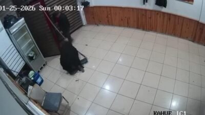 Muğla'nın Fethiye ilçesinde boşanma aşamasındaki eşini av tüfeğiyle vurarak yaralayan