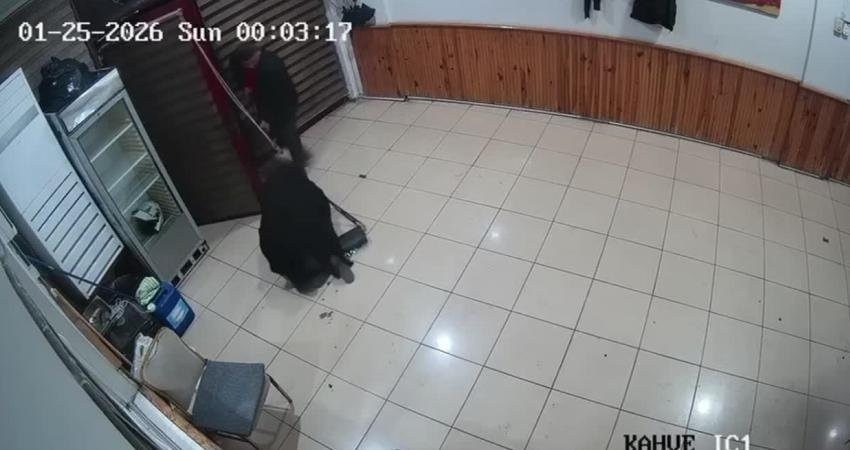 Muğla'nın Fethiye ilçesinde boşanma aşamasındaki eşini av tüfeğiyle vurarak yaralayan