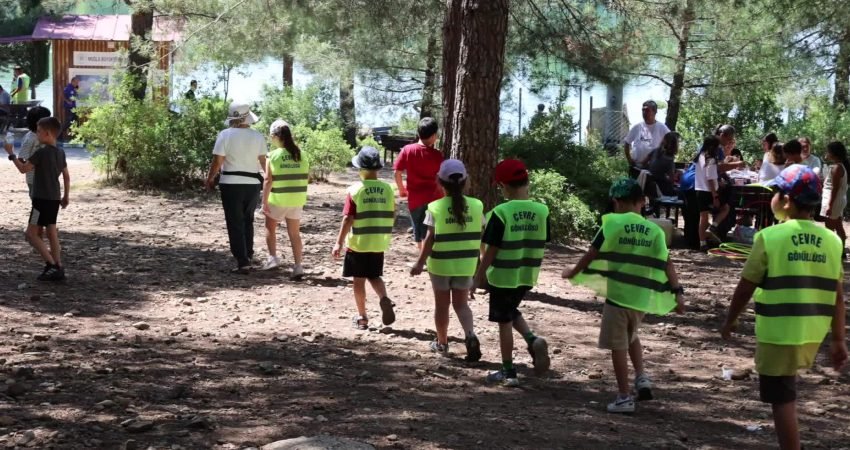 Muğla Büyükşehir Belediyesi, Ula Göleti çevresinde Dumlupınar İlkokulu öğrencilerinin katılımıyla