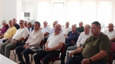 CHP Muğla İl Başkanlığı'nda bir araya gelen önceki dönem İl