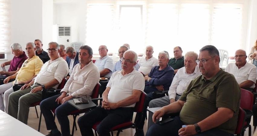Muğla’da önceki dönem İl Genel Meclisi üyelerinden Özgür Özel’e destek CHP Muğla İl Başkanlığı'nda bir araya gelen önceki dönem İl