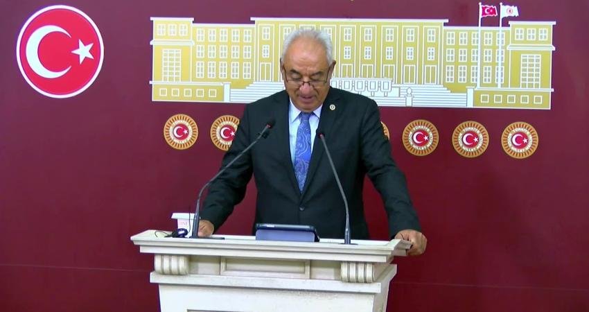 “Murat Emir’in DSP’ye katılma teklifi” iddiası… DSP Genel Başkanı Aksakal: “Başkanlık Kurulu benim gibi buna şiddetle karşı çıktı” DSP Genel Başkanı Önder Aksakal, CHP Grup Başkanvekili Murat Emir'in, DSP'den