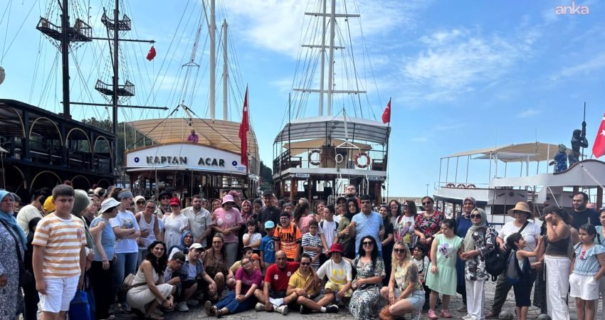 Muratpaşa Belediyesi, Adalya Vakfı Engelsiz Kafe’de eğitim gören özel gereksinimli