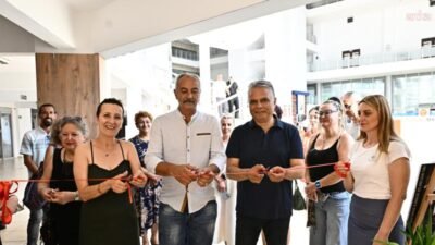 Muratpaşa Belediye Başkanı Ümit Uysal, belediyenin Fikret Otyam Sergi Salonu’nda