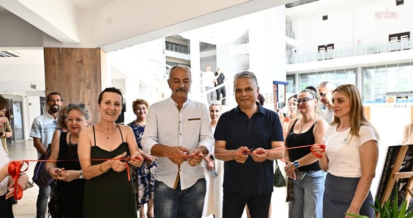 Muratpaşa Belediye Başkanı Ümit Uysal, belediyenin Fikret Otyam Sergi Salonu’nda