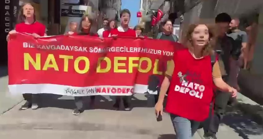 İstanbul'daki NATO Parlamenter Zirvesi'ni protesto eden Halkevleri ve Öğrenci Kolektiflerinden