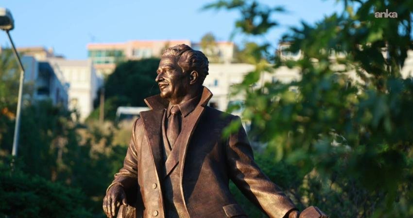 Karabağlar Belediyesi’nin düzenlediği anma gecesinde, Türk edebiyatının büyük şairi Nazım