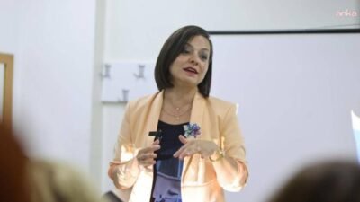 Karabağlar Belediyesi Nokta İleri Yaş Alma Merkezi'nde eğitim, sosyal destek