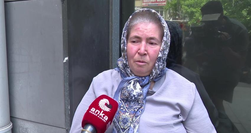 Mülakat mağduru öğretmenler ile özel sektörde çalışan öğretmenlerin anneleri, polis