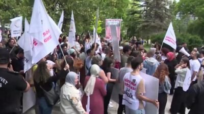 Ankara'da mülakat mağduru öğretmenler ile özel sektör öğretmenlerinin TBMM önünde