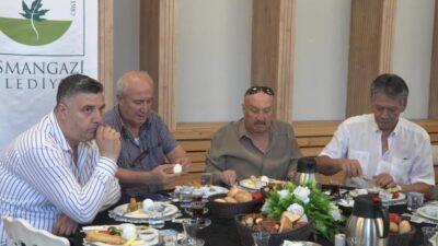 Osmangazi Belediye Başkanı Erkan Aydın, mahalle muhtarlarıyla düzenlenen “Ortak Akıl