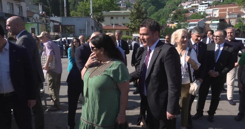 Osmangazi Belediye Başkanı Erkan Aydın, Alacahırka Mahallesi’nde düzenlenen kahvaltı programında
