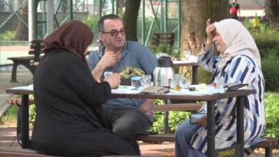 Osmangazi Belediye Başkanı Erkan Aydın, Veysel Karani Mahallesi’nde düzenlenen kahvaltı