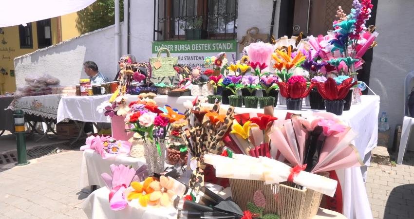 Osmangazi Belediyesi tarafından Babalar Günü dolayısıyla düzenlenen "Kadın Girişimciler Sokağı",