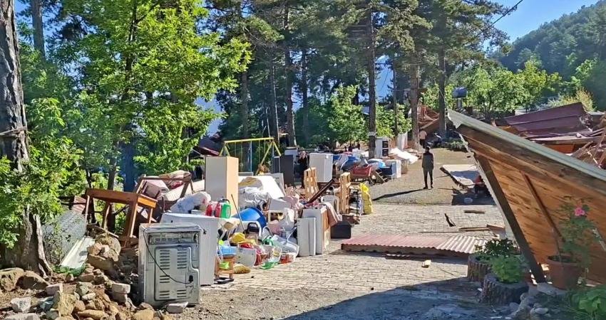 Osmaniye’de kaçak inşa edilen yayla evlerinin yıkımına başlandı Osmaniye’nin Olukbaşı yaylası Geyikdüzü mevkisinde, kaçak yapı olarak tespit edilen