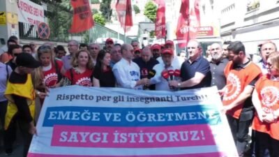 Yabancı öğretmenlerle aralarındaki ücret farkının ortadan kaldırılması, haklarının verilmesi istemiyle