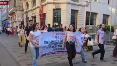 Özel Sektör Öğretmenleri Sendikası üyelerinin Taksim’de düzenlediği yürüyüşe polis müdahale