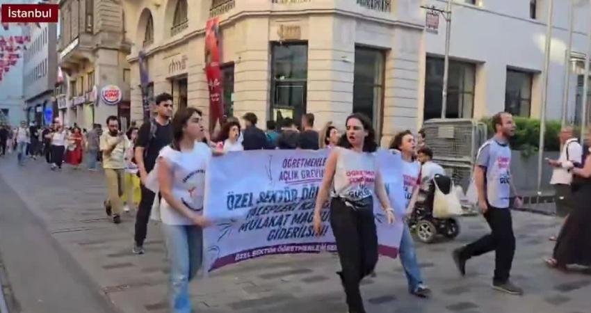 Özel Sektör Öğretmenleri Sendikası üyelerinin Taksim’de düzenlediği yürüyüşe polis müdahale