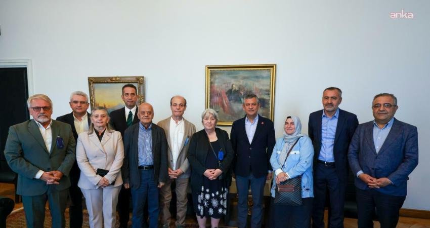CHP Grup Başkanı Özgür Özel ve CHP Diyarbakır Milletvekili Sezgin