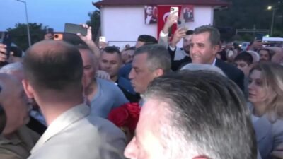 CHP Grup Başkanı Özgür Özel, Amasya'nın Taşova ilçesinde, CHP'ye sahip
