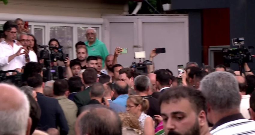 CHP Grup Başkanı Özgür Özel, Garip Dede Cemevi’ndeki On Muharrem