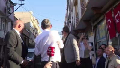 CHP Grup Başkanı Özgür Özel, Gaziantep Eyüpsultan Mahallesi’ni ziyaret ederek