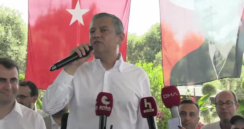 Cumhuriyet Halk Partisi Grup Başkanı Özgür Özel, İzmir’in Bayındır ilçesinde