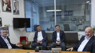 CHP Grup Başkanı Özgür Özel, CHP Artvin Milletvekili Uğur Bayraktutan’a