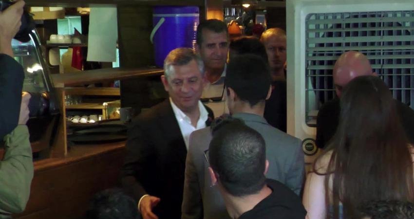 CHP Grup Başkanı Özgür Özel, Denizli'de üniversite öğrencileriyle buluştu. Hukuk