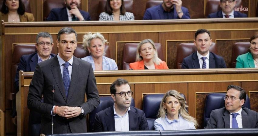 İspanya Başbakanı Pedro Sanchez, Lübnan'daki Miguel de Cervantes üssüne düzenlenen