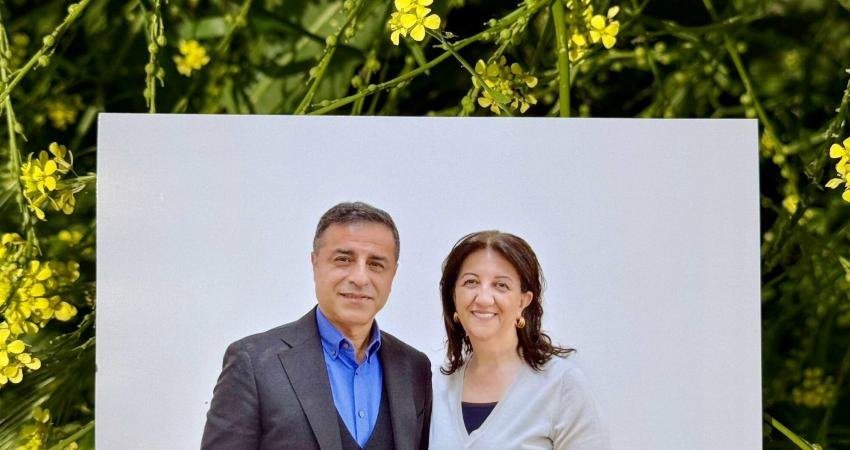 Pervin Buldan, Demirtaş’la cezaevi ziyaretine ilişkin fotoğrafını paylaştı TBMM Başkanvekili ve DEM Parti Van Milletvekili Pervin Buldan, sosyal