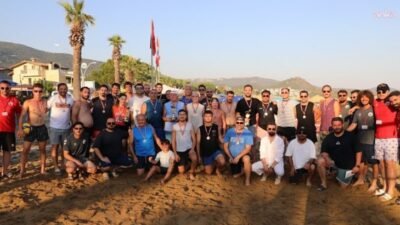 Menderes Belediyesi’nin ilkini düzenlediği Plaj Voleybolu Turnuvası Özdere sahilinde gerçekleştirildi.