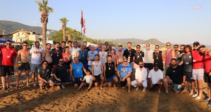 Menderes Belediyesi’nin ilkini düzenlediği Plaj Voleybolu Turnuvası Özdere sahilinde gerçekleştirildi.