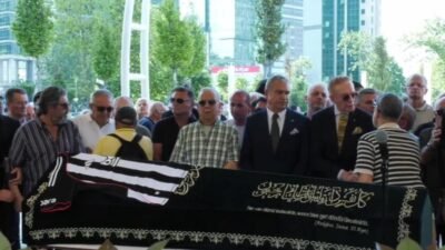 Televizyon haberciliğinin ünlü isimlerinden Reha Muhtar, Levent'te düzenlenen cenaze töreninin