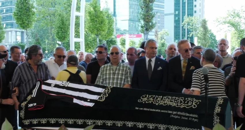 Televizyon haberciliğinin ünlü isimlerinden Reha Muhtar, Levent'te düzenlenen cenaze töreninin