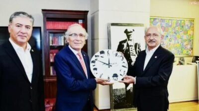 Ressam Hamza Saykan, 2021 tarihinde CHP Genel Merkezi'ne iki yağlı