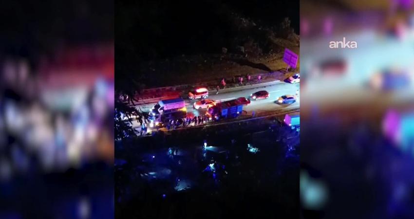 Rize’nin Çayeli ilçesinde Karadeniz Sahil Yolu’nda iki otomobil ve bir
